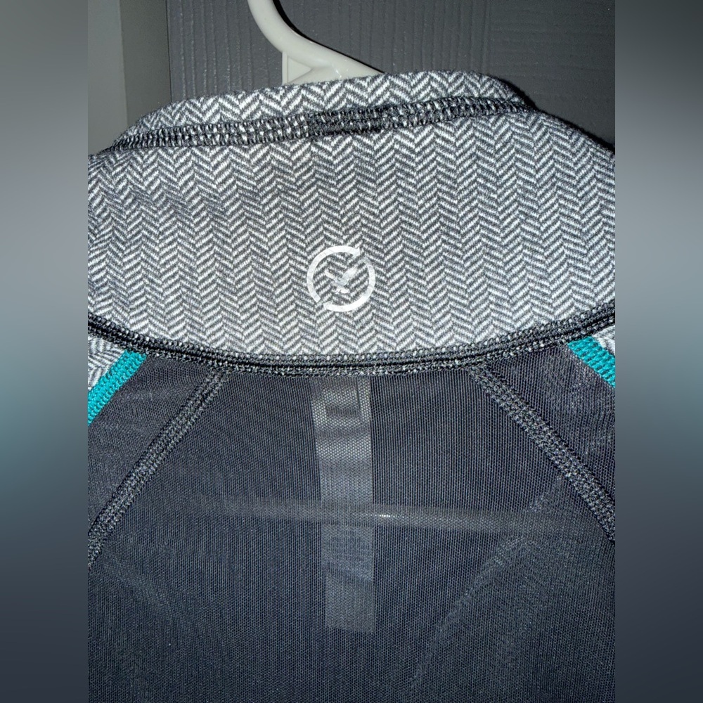 American Eagle Long Sleeve Athletic Top - Picture 7 of 7